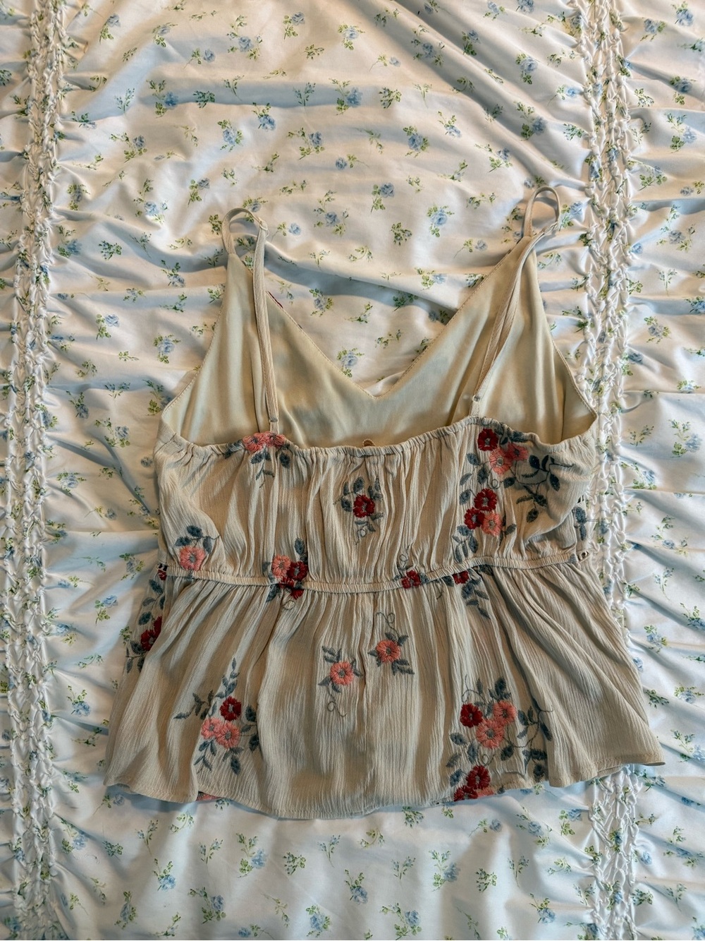 NWOT Francesca’s Embroidered Cream & Pink Floral V-Neck Peplum Camisole Cottage - Picture 5 of 9